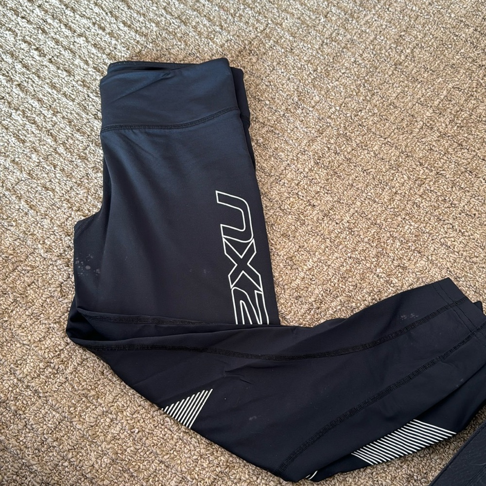 2XU 3/4 compression leggings